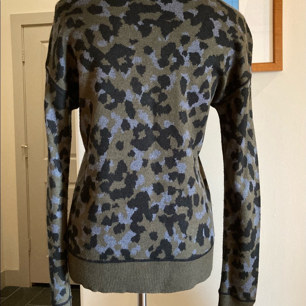 Anthropologie camo sweater, size extra small - Picture 4 of 8